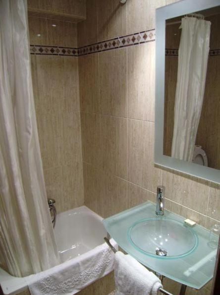Hostal Miguel Angel Madrid Camera foto