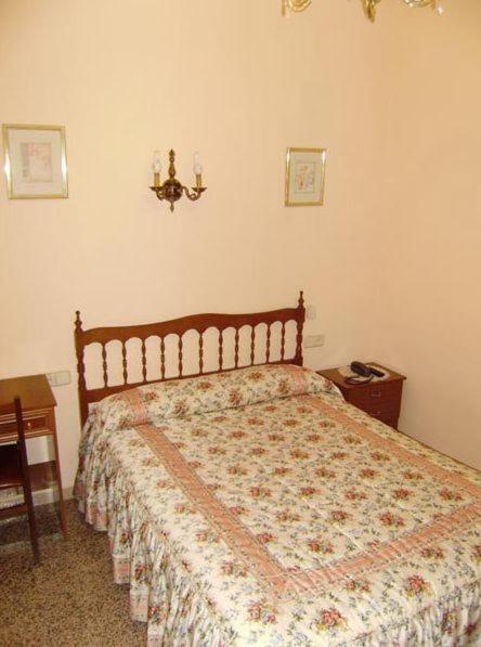 Hostal Miguel Angel Madrid Camera foto