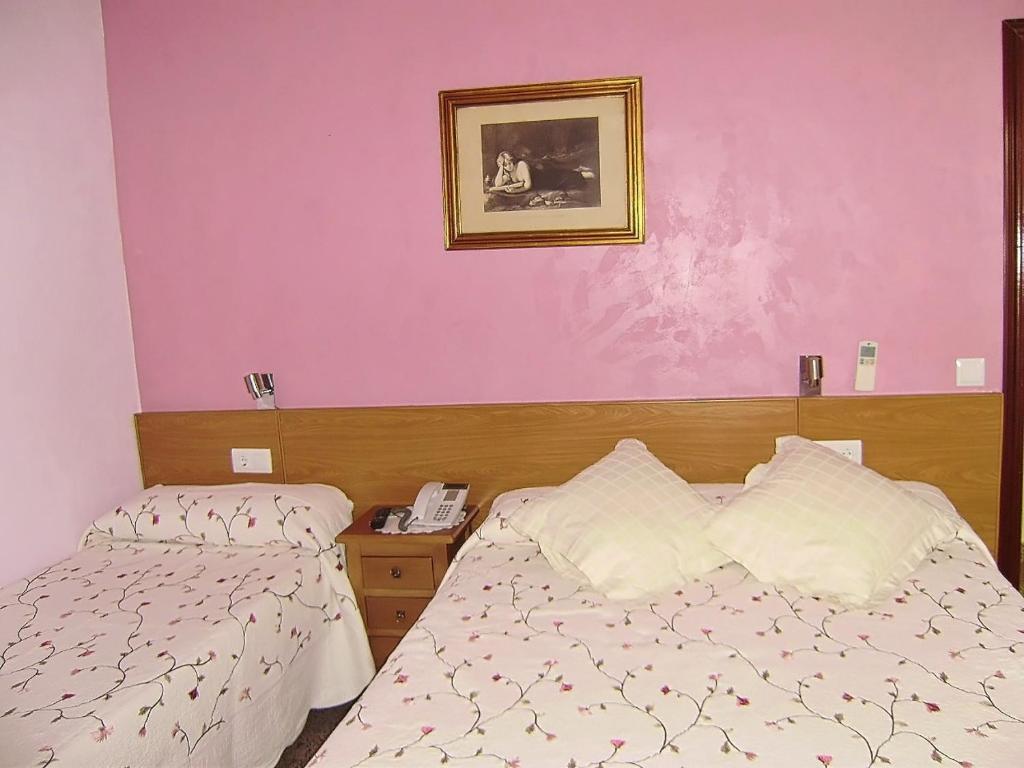 Hostal Miguel Angel Madrid Esterno foto