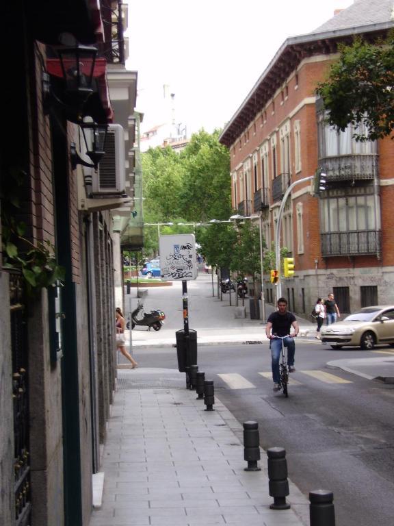 Hostal Miguel Angel Madrid Esterno foto
