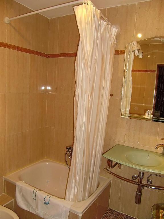 Hostal Miguel Angel Madrid Camera foto