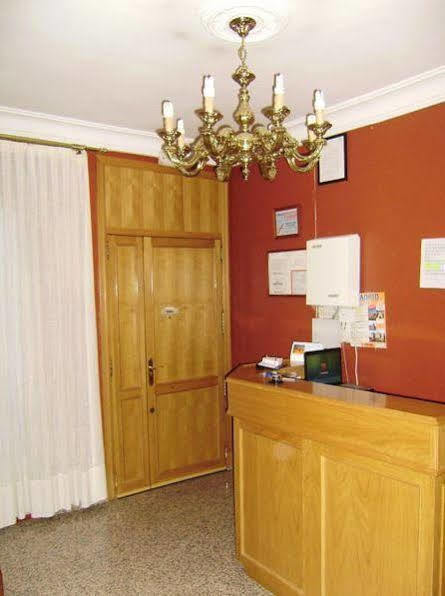 Hostal Miguel Angel Madrid Esterno foto